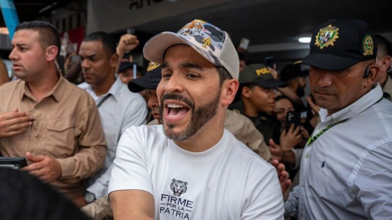 BC-mercado-se-inclina-por-de-la-espriella-ante-cepeda-de-cara-a-elecciones-en-colombia-bA