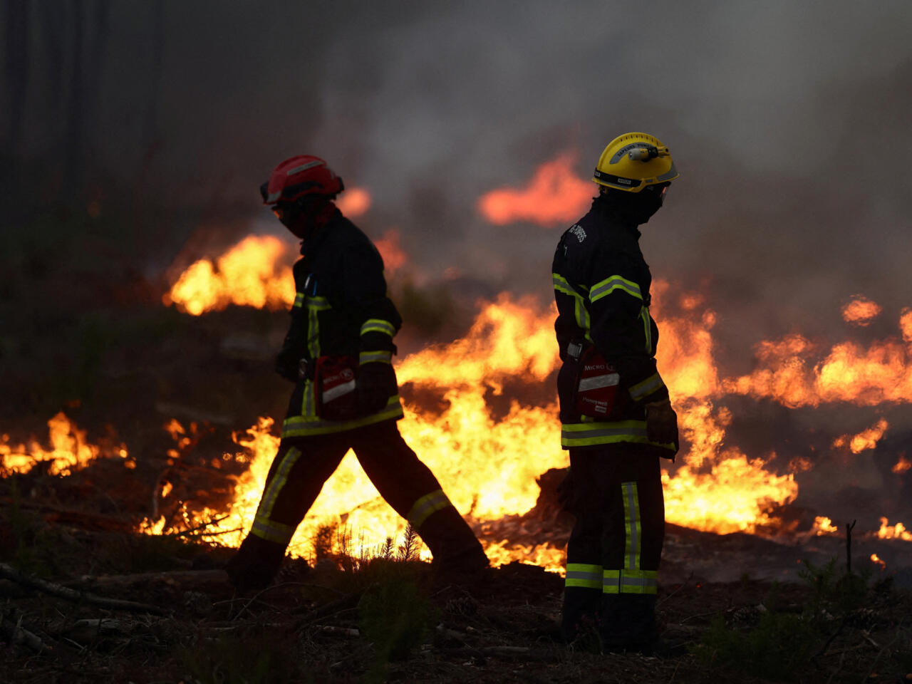 2026-07-26T071323Z-1706186227-RC27LMASPVXL-RTRMADP-3-EUROPE-WEATHER-FRANCE-WILDFIRE